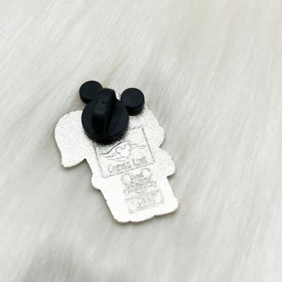 🔮 5/$25 Disney Cruise Line Chip 'n' Dale Cute Chip Sailor With Mop Pin - Picture 3 of 3